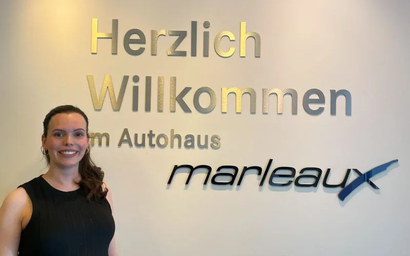 SARAH HERZLICH WILLKOMMEN