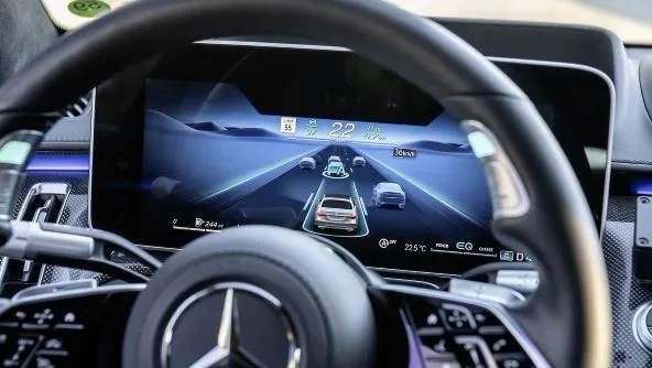 Totwinkel-Assistent  Mercedes-Benz Intelligent Drive