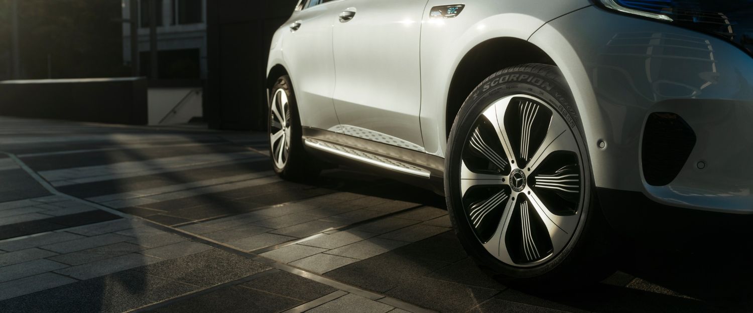 Felge reinigen: So bringen Sie die Felgen Ihres Mercedes zum Strahlen