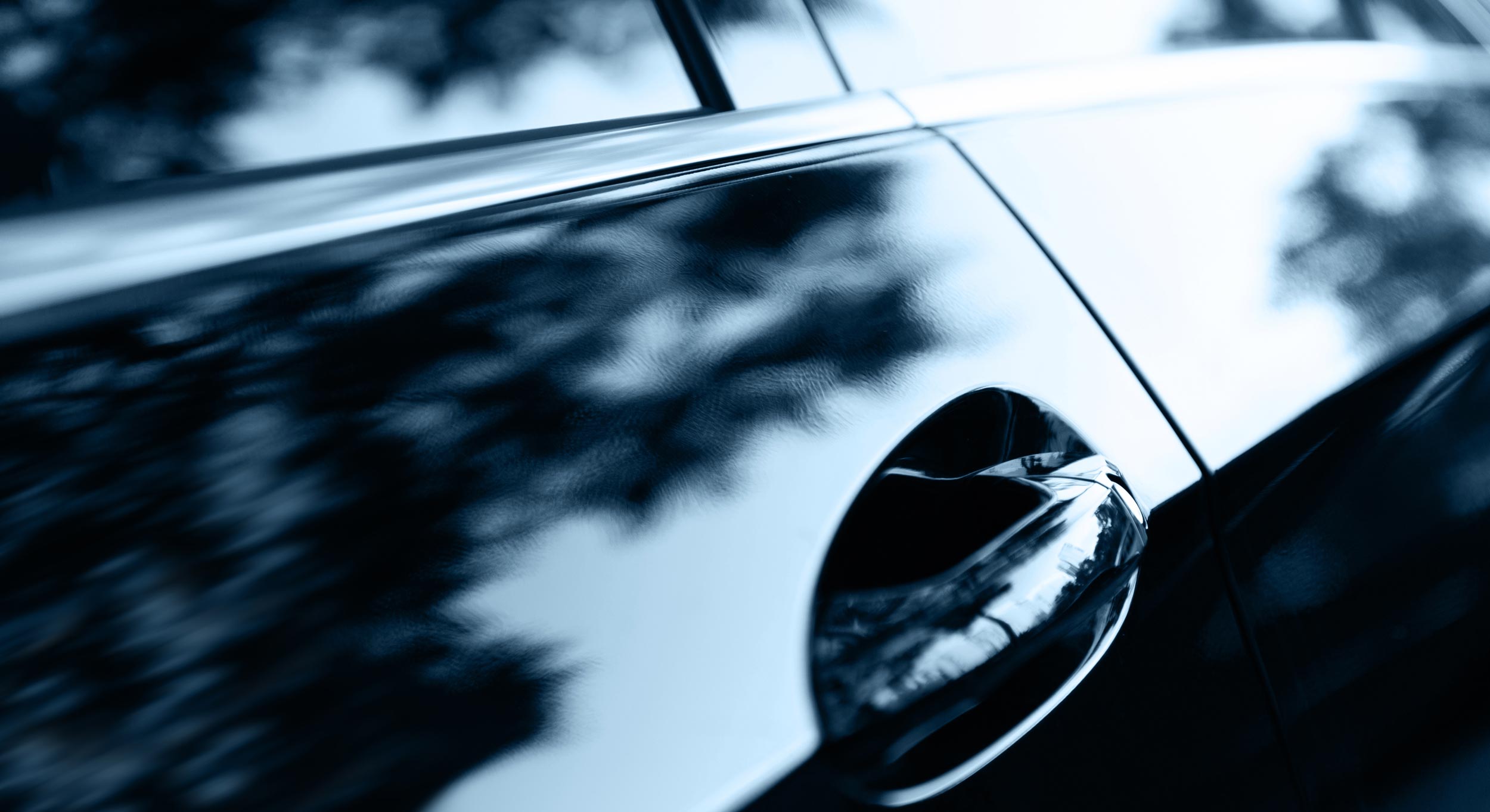 AdobeStock 624890585 | Lack­fle­ge im Win­ter — Wie Mer­ce­des-Tech­no­lo­gie den Glanz bewahrt