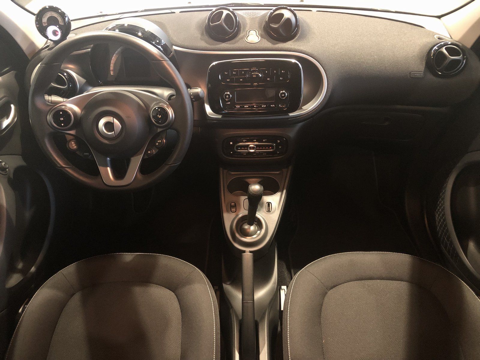 Fahrzeugabbildung Smart EQ forfour+ALLWETTERREIFEN+SITZHEIZUNG+KLIMA++++