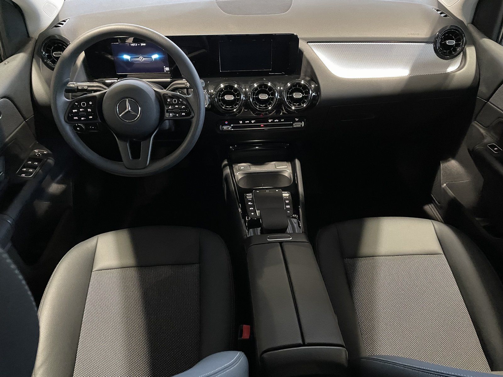 Fahrzeugabbildung Mercedes-Benz B 180+7G+MBUX+SPURHALTE+BUSINESS+SITZHEIZUNG++++