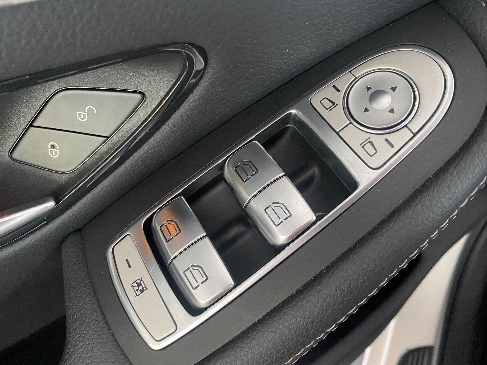 Fahrzeugabbildung Mercedes-Benz GLC 220 d 4MATIC+AMG+PANORAMA+AHK+NAVIGATION++++