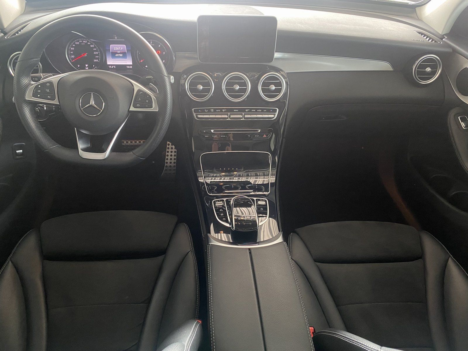 Fahrzeugabbildung Mercedes-Benz GLC 220 d 4MATIC+AMG+PANORAMA+AHK+NAVIGATION++++