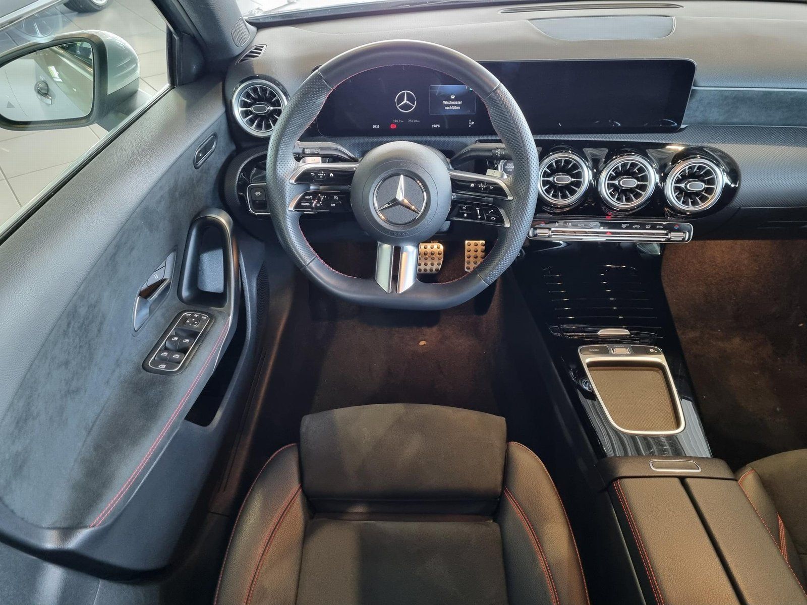 Fahrzeugabbildung Mercedes-Benz A 200 d Kompaktlimousine+AMG+360+KEYLESS-GO+LED+