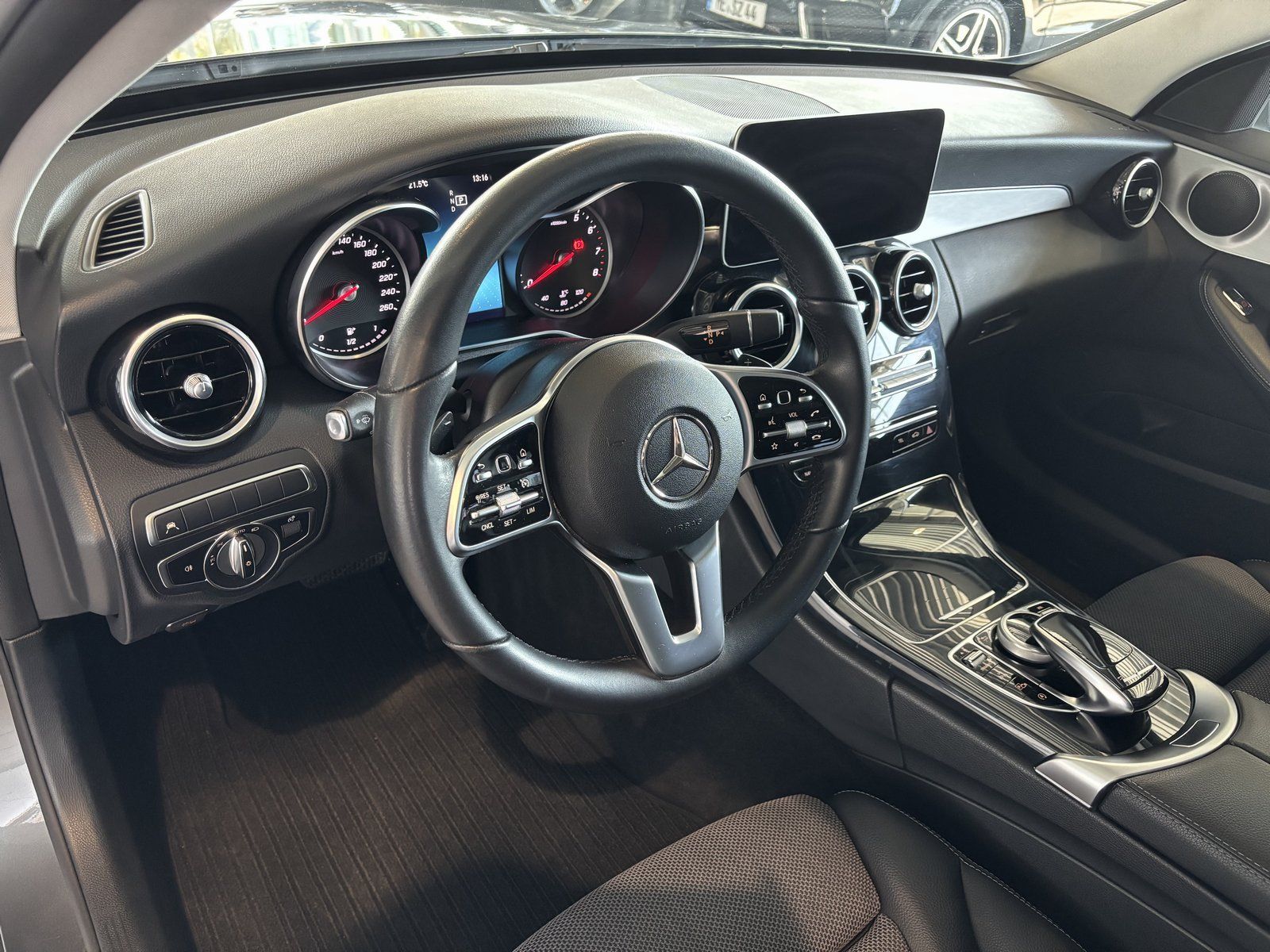 Fahrzeugabbildung Mercedes-Benz C 180 T-Modell+LED-+KAMERA+SPUR+AMBIENTE+NAVI+++