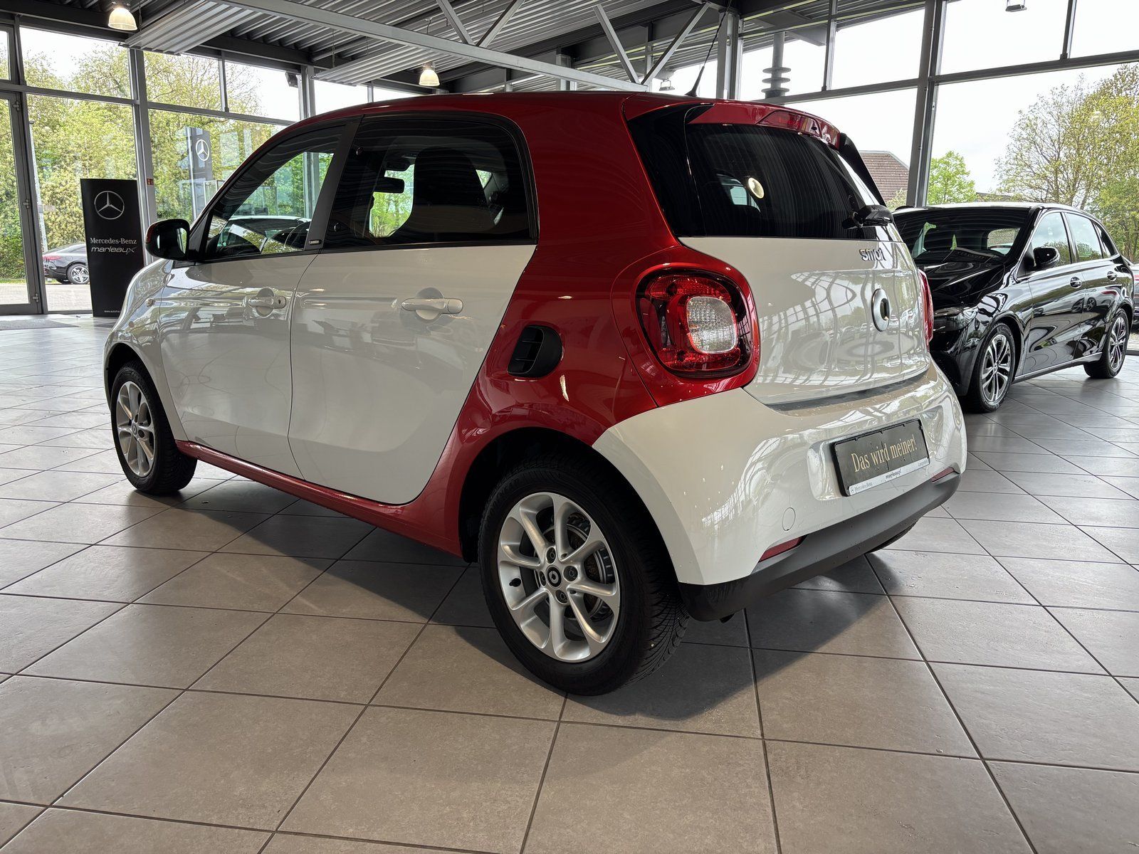 Fahrzeugabbildung Smart forfour 52kW+PASSION+AUTOMATIK+LED+GANZJAHRSREIF