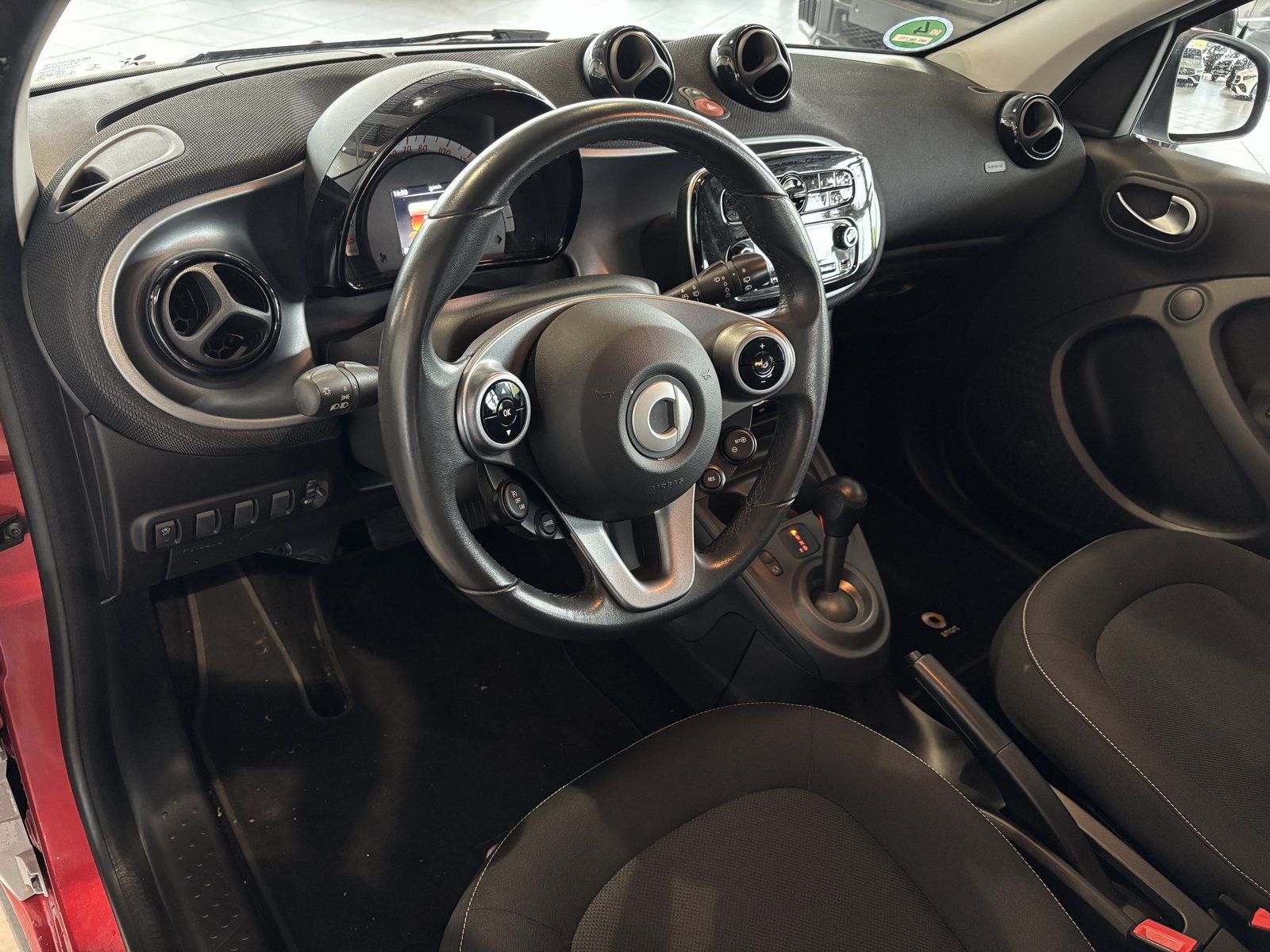 Fahrzeugabbildung Smart forfour 52kW+PASSION+AUTOMATIK+LED+GANZJAHRSREIF