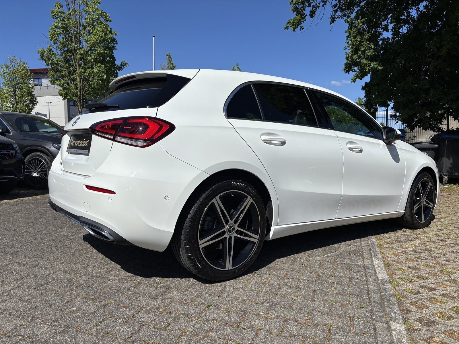 Fahrzeugabbildung Mercedes-Benz A 200 Kompaktlimousine+LED-HIGH+PROGRESSIVE+++++