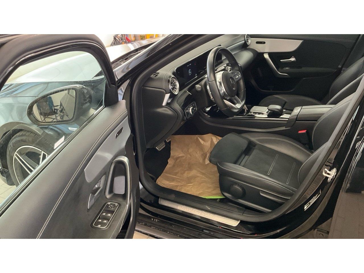 Fahrzeugabbildung Mercedes-Benz A 180 Kompaktlimousine+AMG+NIGHT+LED+AMBIENTE+++