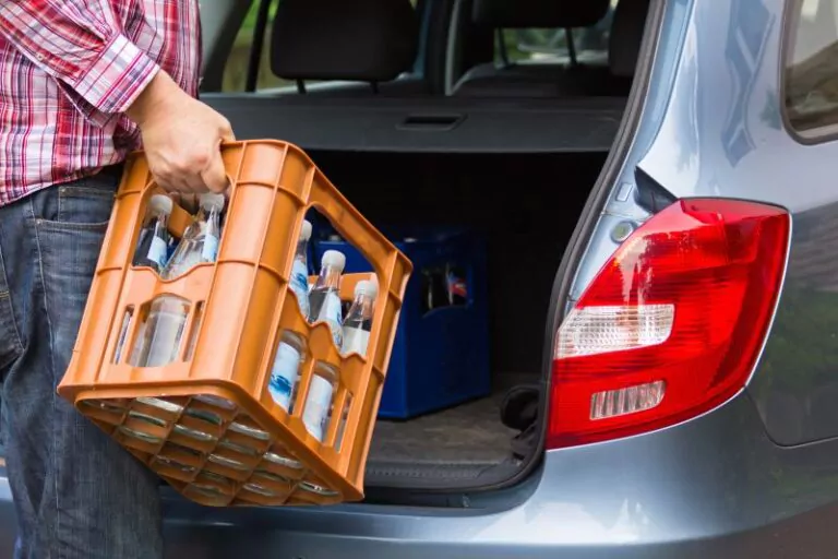 AdobeStock 33974709 | Sprit spa­ren: 5&nbsp;Tipps, um den Kraft­stoff­ver­brauch Ihres Mer­ce­des zu senken