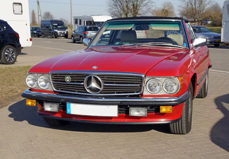 Mercedes Benz 560 SL R107 | Mer­ce­des Cabrio Model­le: Die Top 10 aus 100 Jah­ren Mercedes