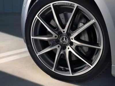 Sprit sparen: 5 Tipps, um den Kraftstoffverbrauch Ihres Mercedes zu senken - Reifen in Nahaufnahme