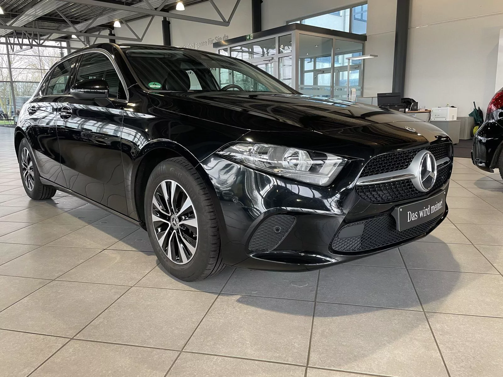 Fahrzeugabbildung Mercedes-Benz A 180 Kompaktlimousine+7G+DIGITAL+MBUX+SPUR+PTS+
