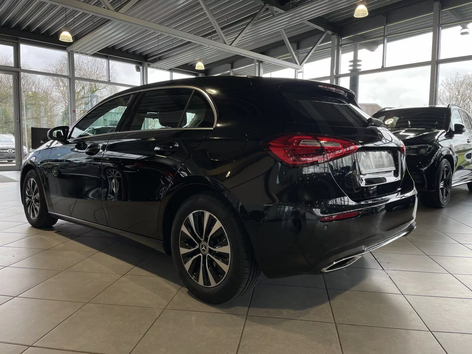 Fahrzeugabbildung Mercedes-Benz A 180 Kompaktlimousine+7G+DIGITAL+MBUX+SPUR+PTS+