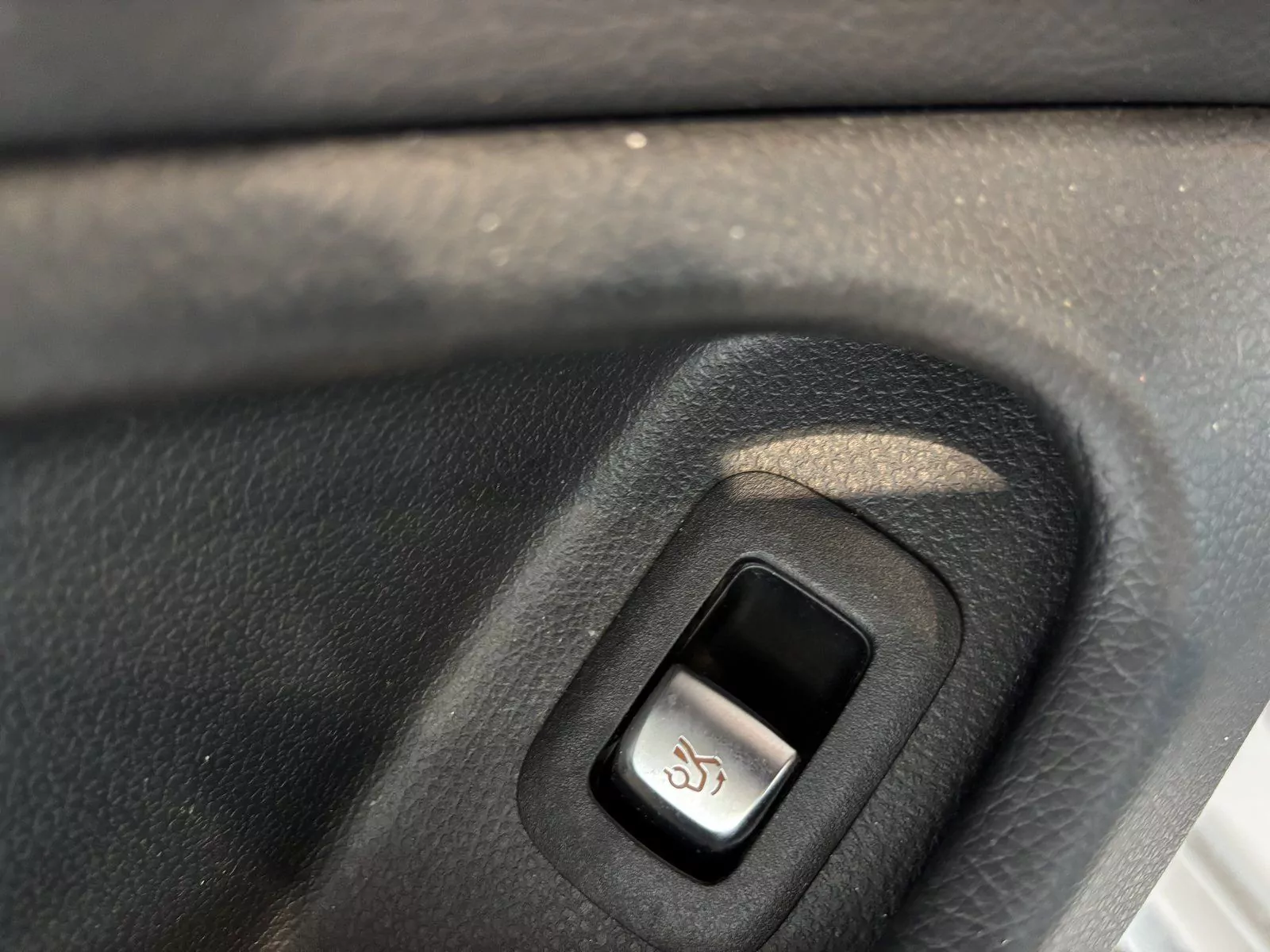 Fahrzeugabbildung Mercedes-Benz C 200 Coupé+AMG+NIGHT+LED+DIGITAL+ADVANCED-SOUND